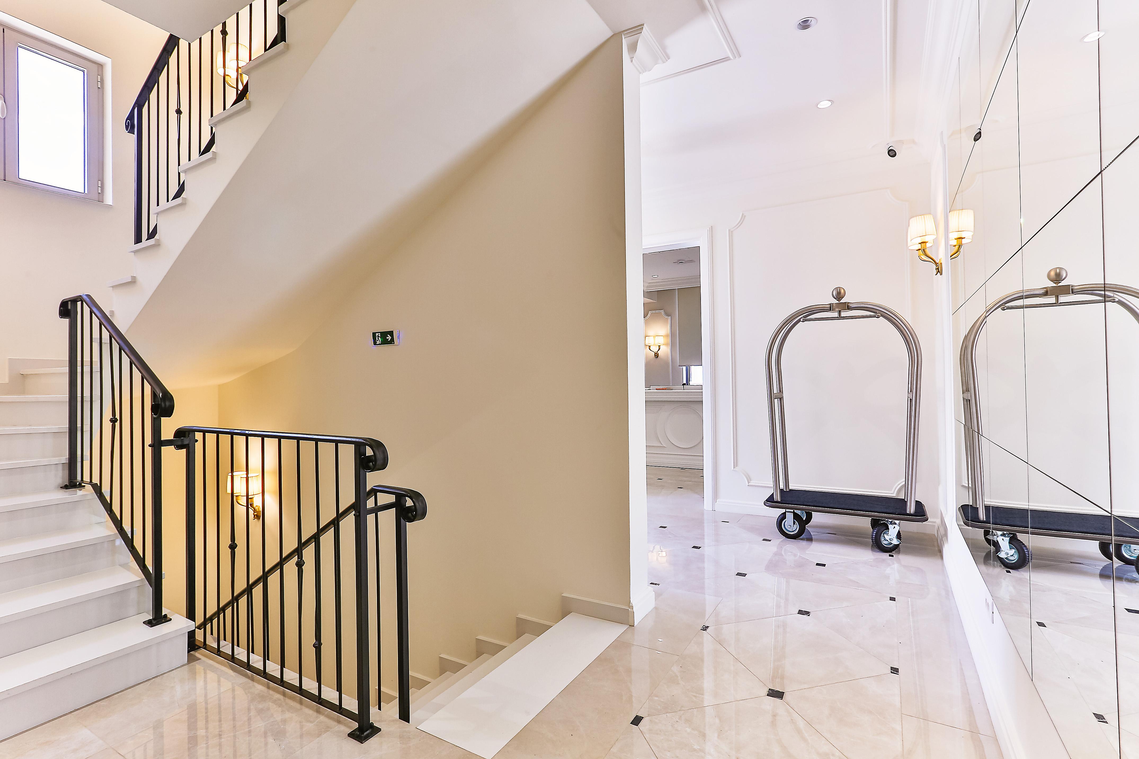 Crown Hotel Budva