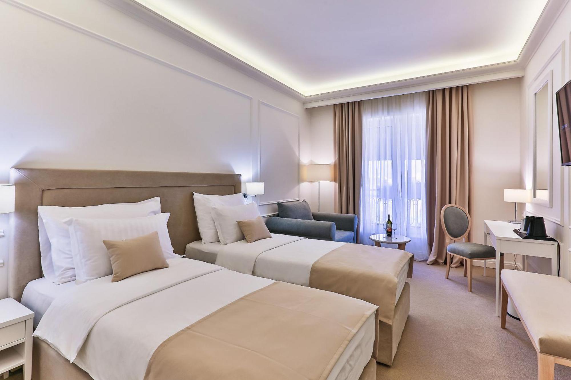 Crown 4* Budva
