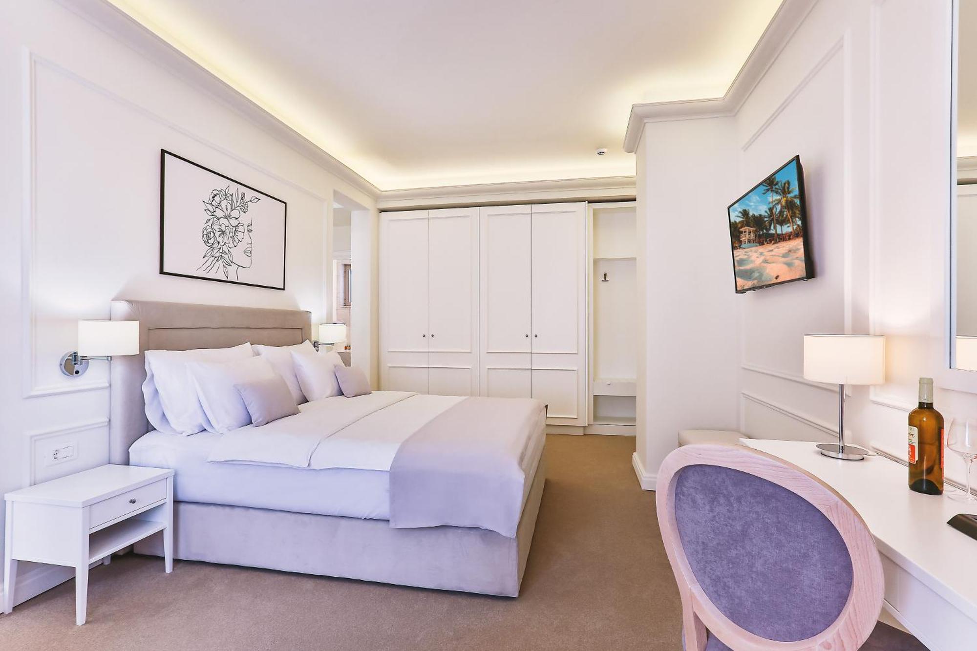 Crown 4*