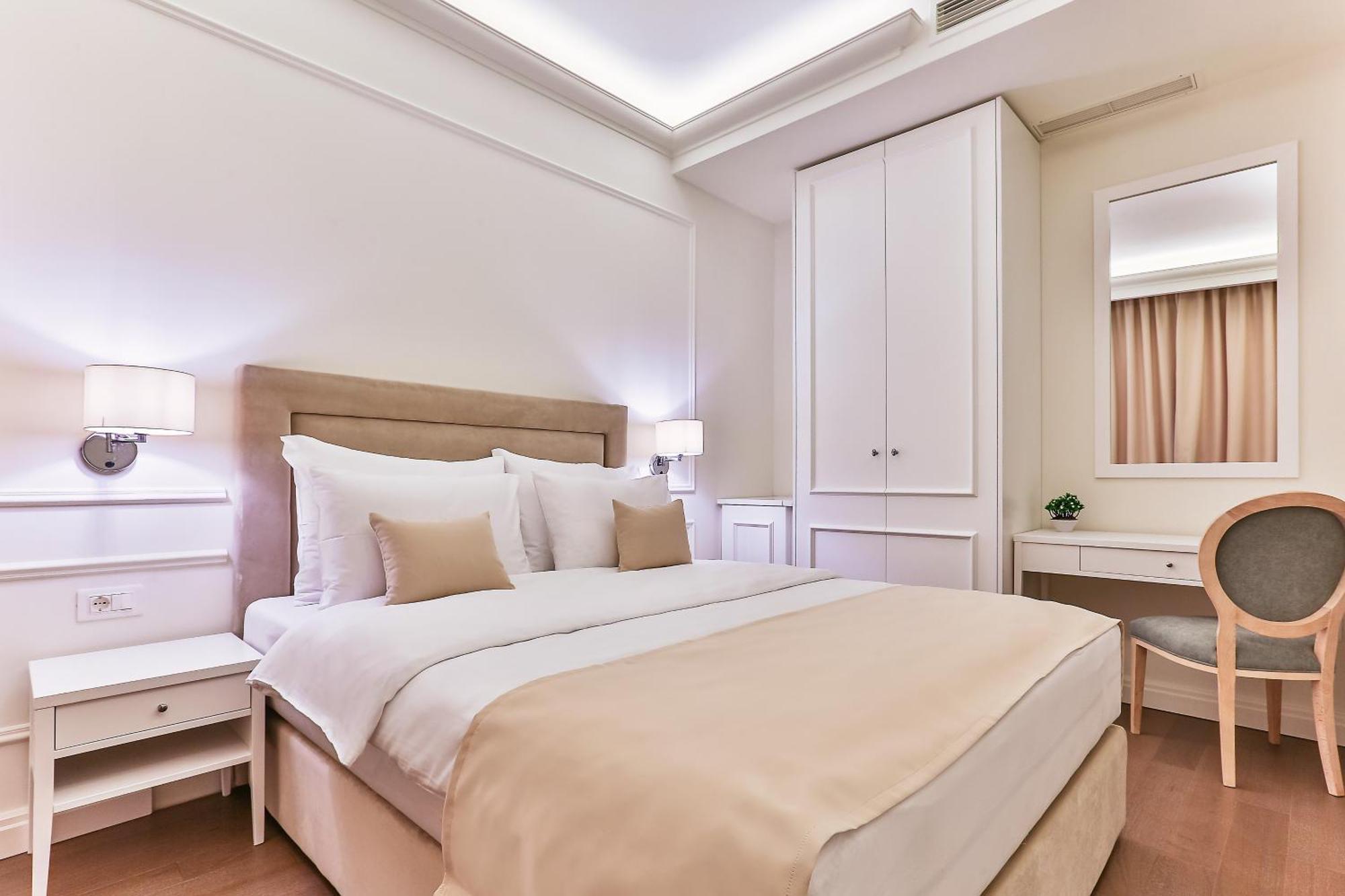 Crown 4*